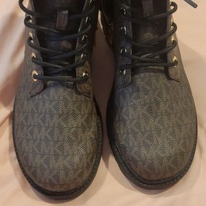 Michael Kors designer boot Size 7M Women